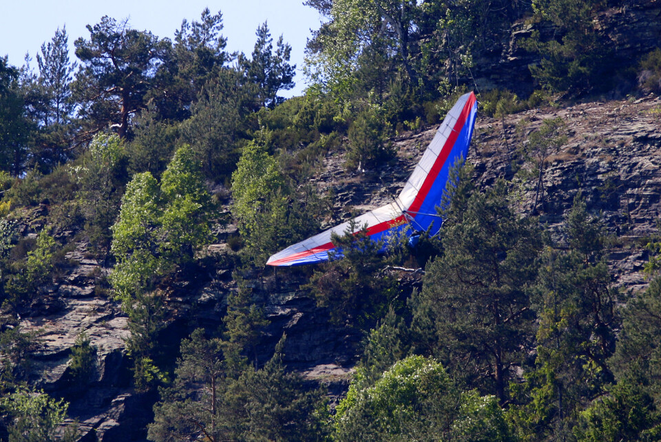 KRASJ: Hangglider-piloten mistet kontrollen og krasjlandet.