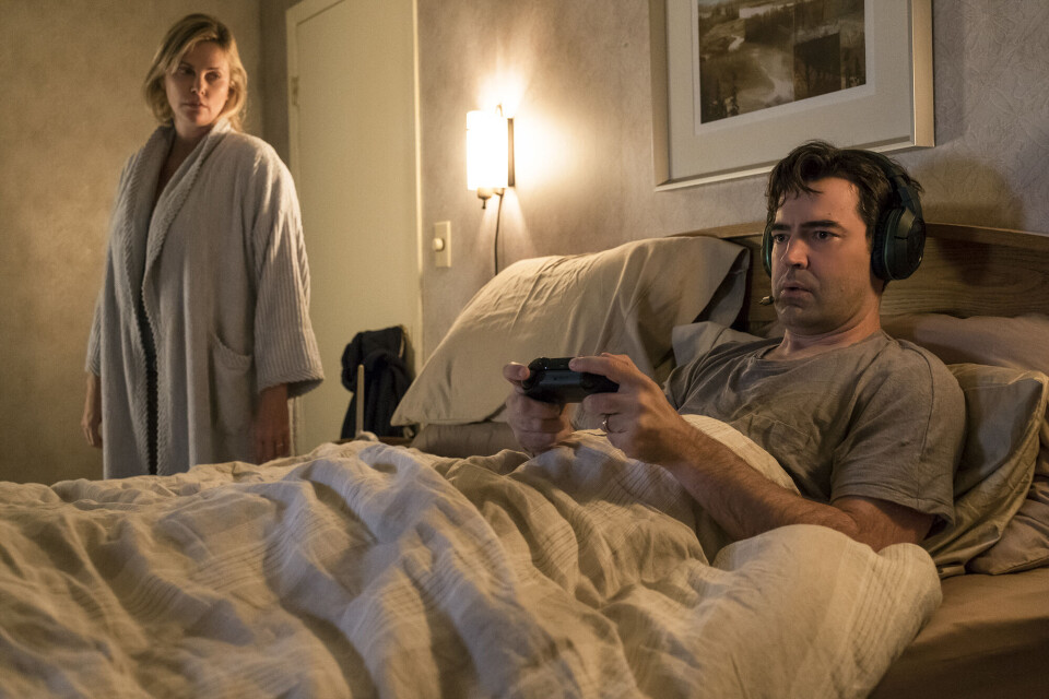 RON LIVINGSTON: Faren i familien gjemmer seg vekk med litt tv-spill.