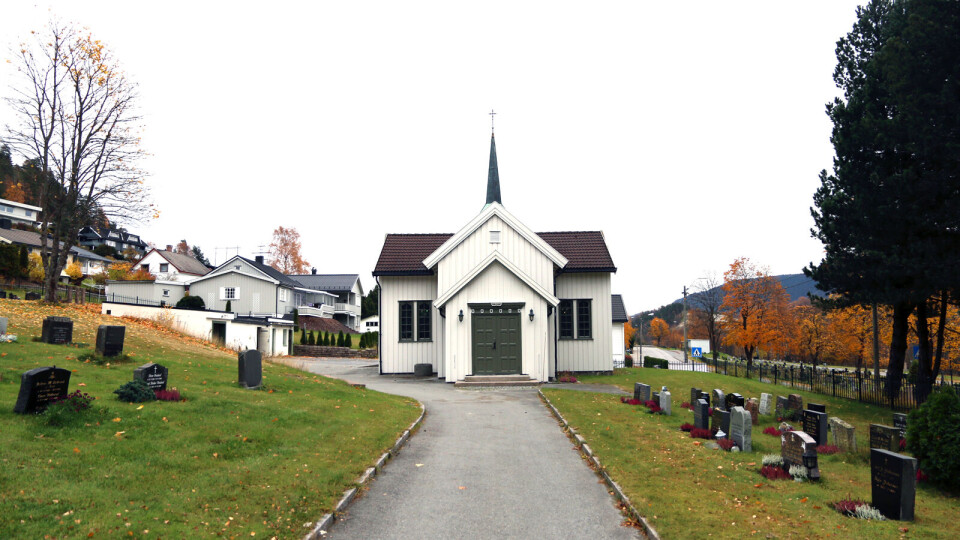 NEDRE EIKER KIRKE: Dåpen gikk sin vante gang etter stor hjelp fra sosiale medier.