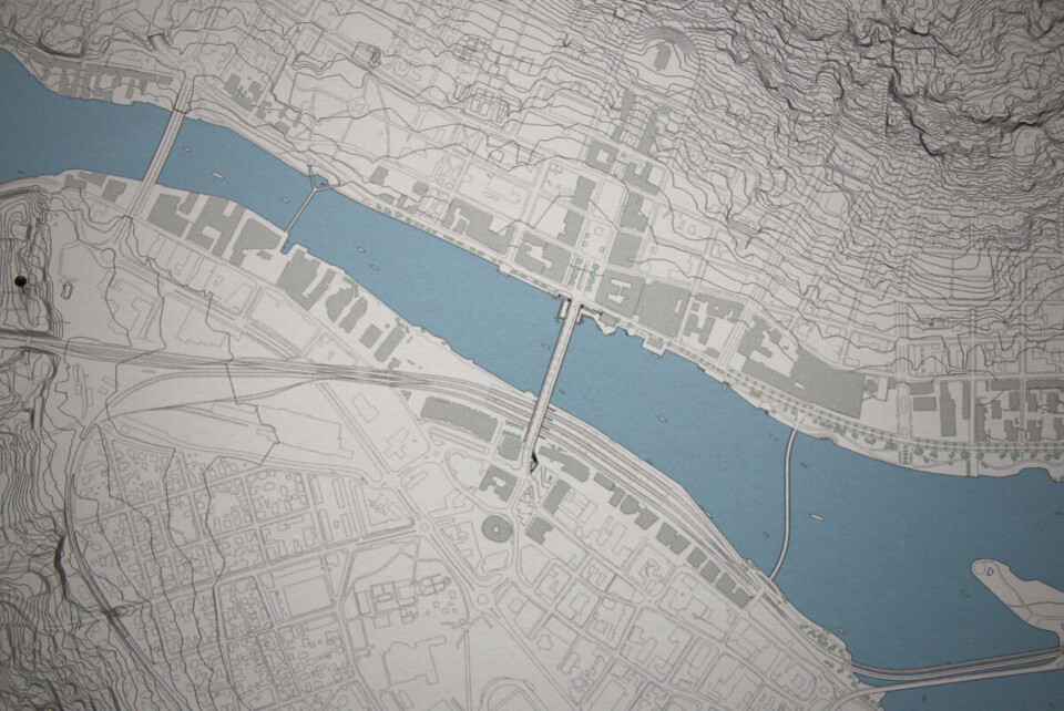 TEAM 1: En stilren designbru som er høyere over jernbanen, enn den er på Bragernes-siden. Gang- og sykkelbrua har de gjort lenger, og gitt en annerledes form enn de andre.