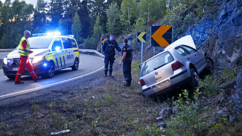 Hadde ikke førerkort - vraket bilen i fjellveggen