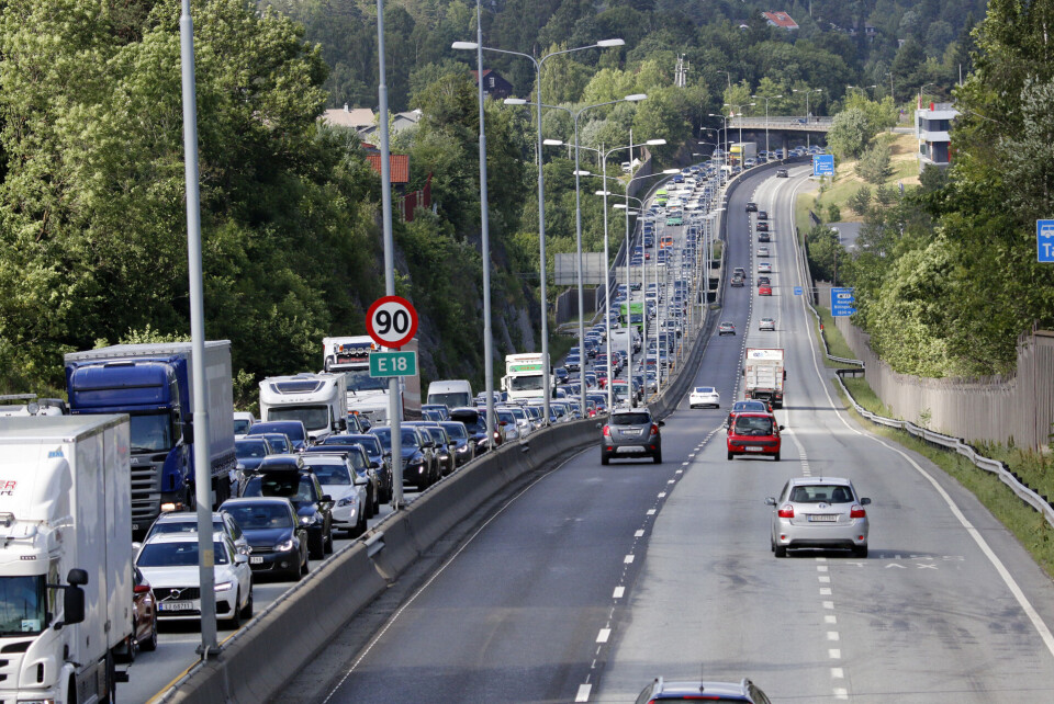 E18: Motorsyklist mistet livet i kollisjon med vogntog