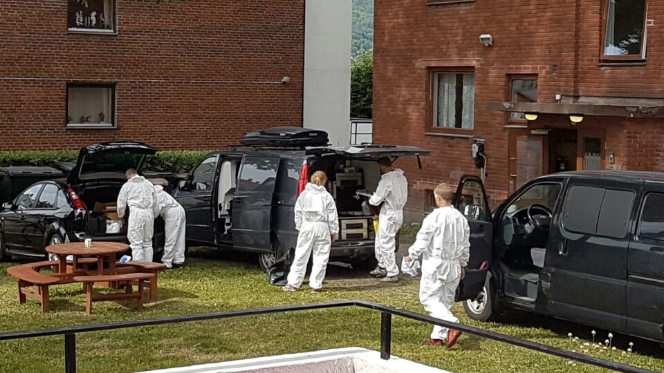ÅSTEDSGRANSKING: Store mannskaper fra Kripos var torsdag formiddag på plass ved institusjonen på Bragernes.