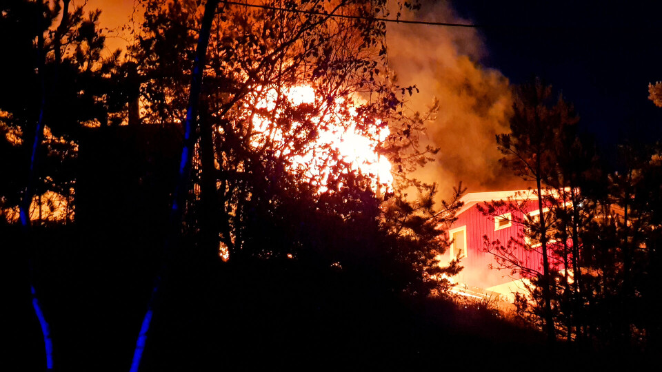 Reddet innelåst jente ut fra brennende hytte i siste liten