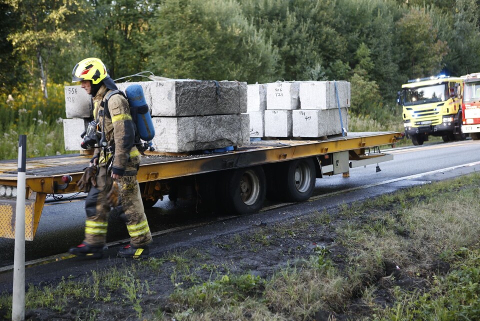 Brann i lastebil sperret FV283