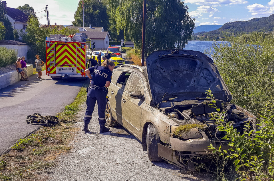 Politiet etterforsker mystisk bilfunn i Drammenselva