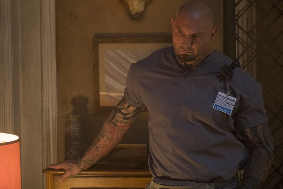 MR. EVEREST: Dave Bautista, kjent som Drax i «Guardians of the Galaxy», spiller Jodie Fosters høyre hånd, som sørger for at de kriminelle ikke føler behov for noen ekstra utagering.