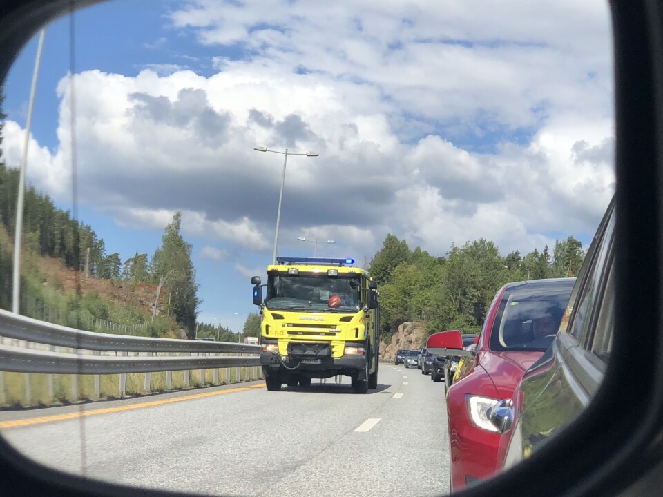 KØ: Nødetatene rykket ut, og ba folk om å finne alternative veier.
