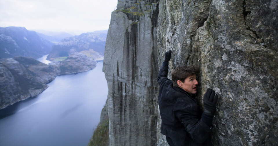 PREKESTOLEN HAR BLITT KASHMIR: Her klatrer Tom Cruise på det ikoniske fjellpartiet ved Prekestolen.