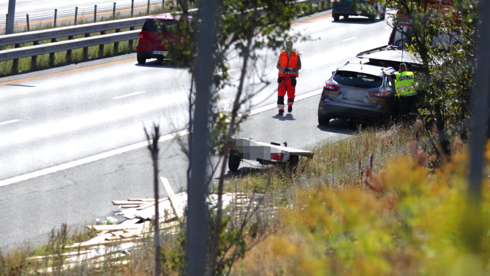 E18: Lass med plank lå strødd etter tilhengervelt