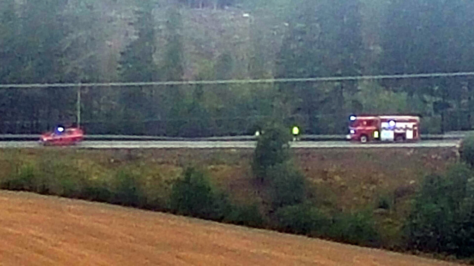 RIKSVEI 23, RØYKEN: Ble delvis sperret som følge av trefall. (FOTO: LESERBILDE)