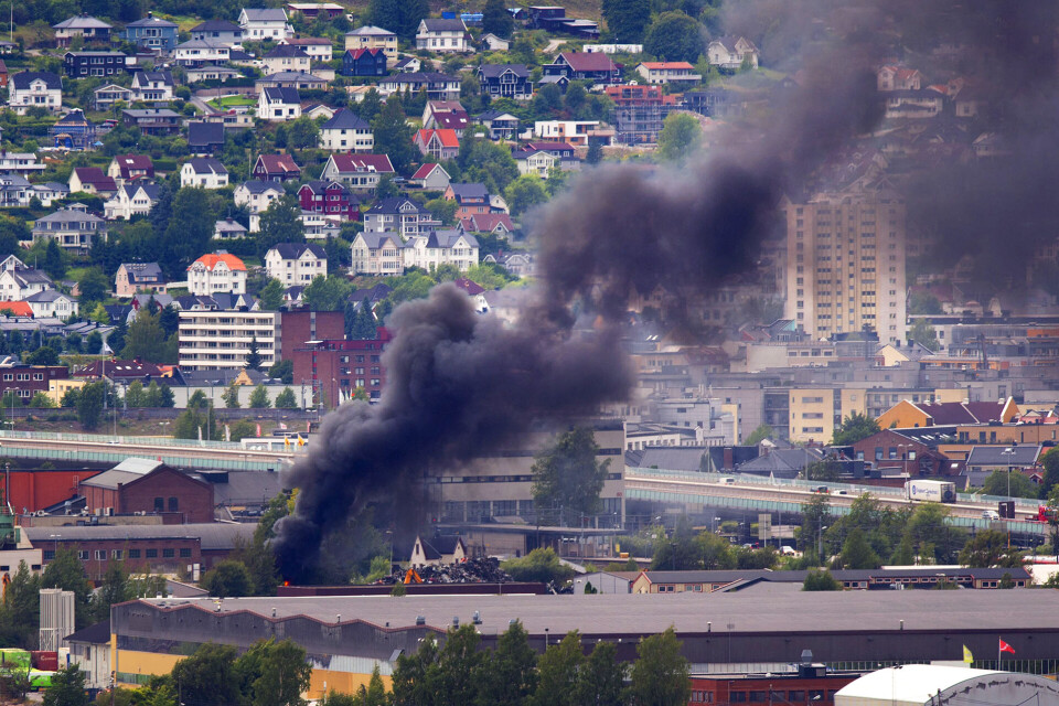 BRANN: Røyken fra brannen var synlig fra et stort område.