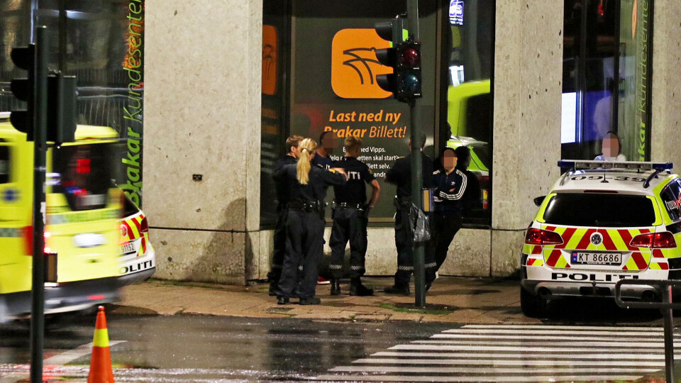 Tre til legevakt og to pågrepet etter blind vold på bybrua