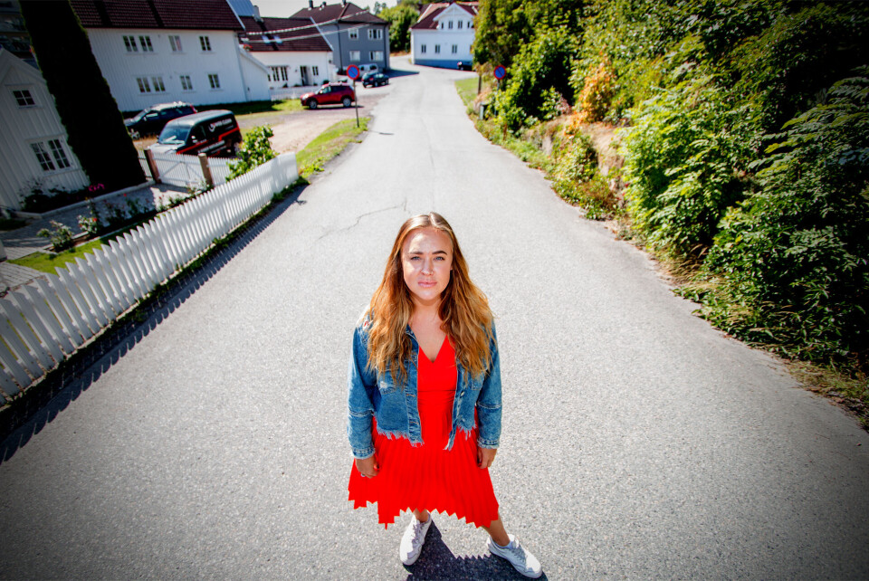 FORSØKT VOLDTATT: Her i Storgata i rolige og idylliske Svelvik, opplevde Benedicte Haugaard alle kvinners mareritt.