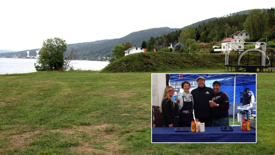 KNIVE STRAND: Her rigges det opp, og Rune Jahnsen og Drammenselvas Venner er klare for å gi jernet førstkommende lørdag.