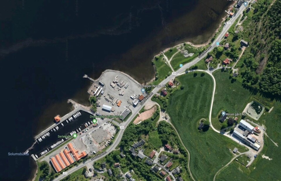 KNIVE STRAND: Du finner arrangementet vis a vis Solum renseanlegg og Knive gård. (SKJERMDUMP: GOOGLE)