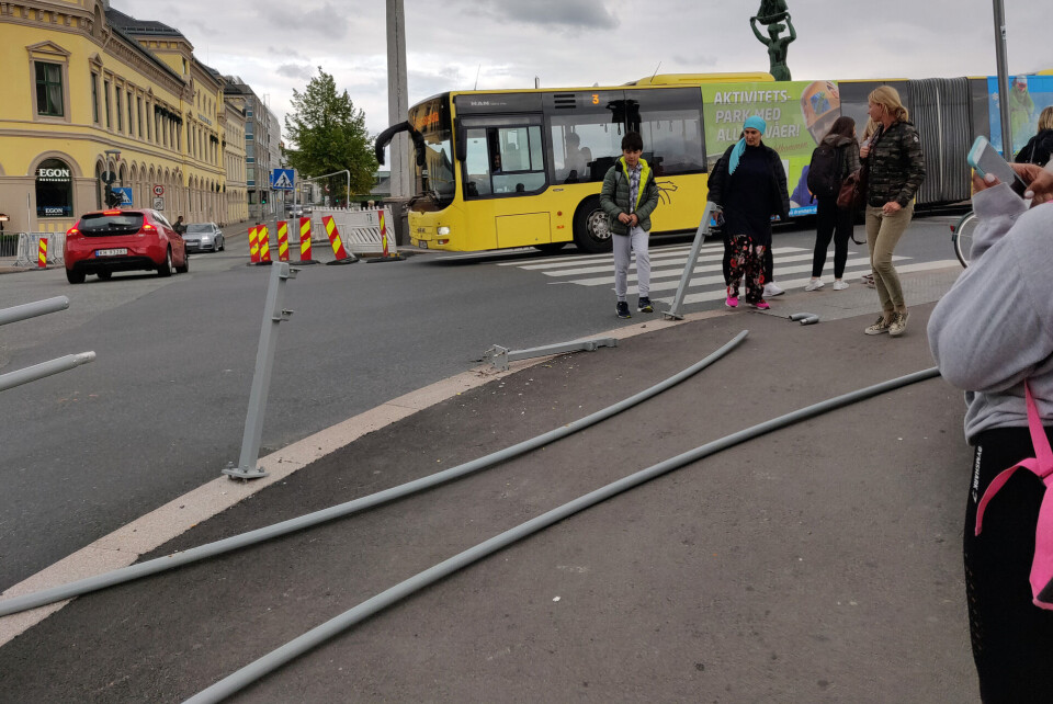 STORE SKADER: Slik ser rekkverket på Bragernes-siden av brua ut.