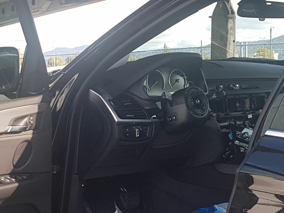 Robbet fem BMW X5 for GPS og airbager