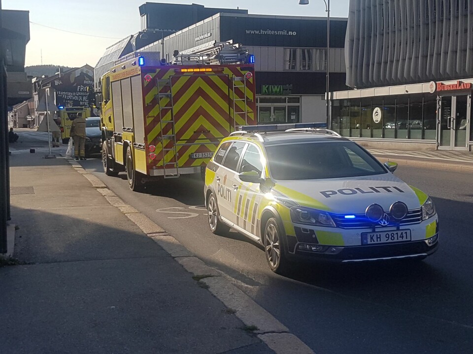 Frontkollisjon mellom taxi og personbil på Strømsø