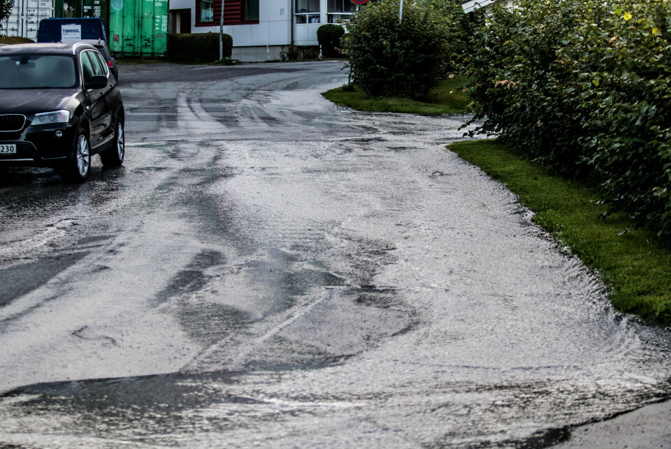 Flere husstander rammet av stor vannlekkasje på Rundtom