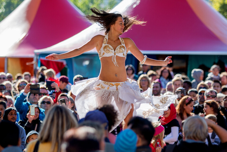 MAGEDANS: Her fremført av Leila Vurucu, som et av mange eksotiske innslag på festivalen. (FOTO: ALEXANDER JANSEN / DRM24)