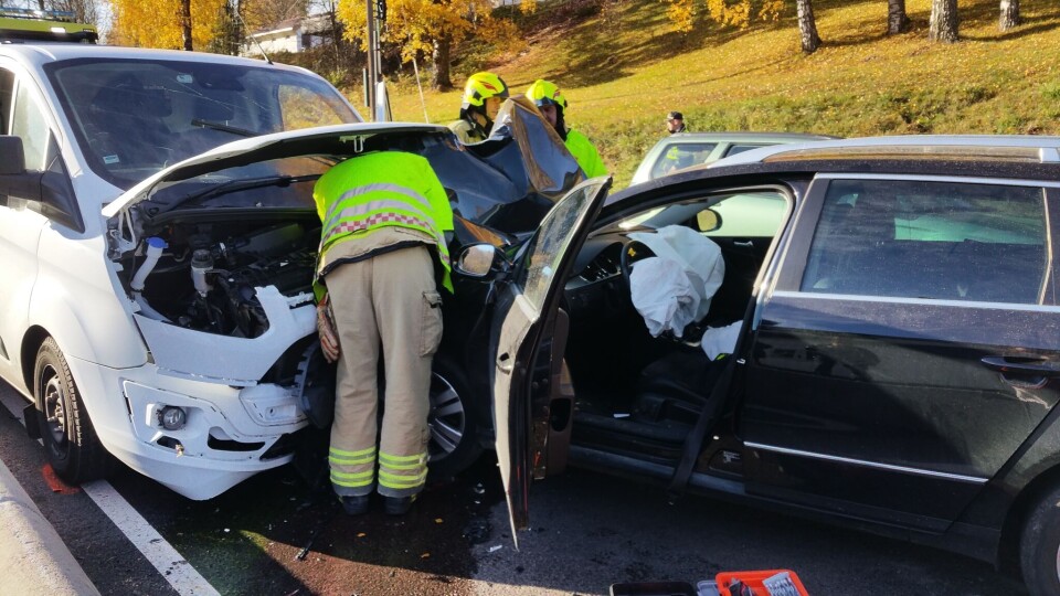 Tre til sykehus etter frontkollisjon på RV35