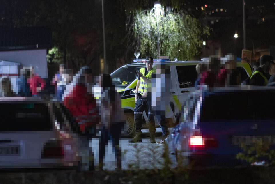 Når de ankom stedet hadde bilene forsvunnet.RÅNEBRÅK: Flere politipatruljer rykket ut til Esso i Engene etter melding om slåssing mellom flere rånere på stedet, hvor en av partene angivelig skal ha fått knust en flaske i hodet.