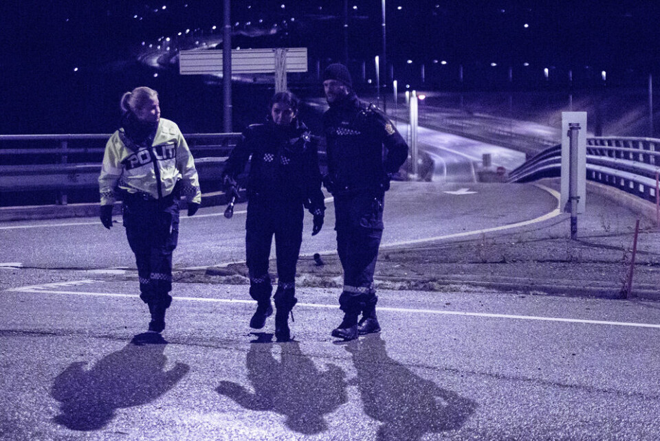 KOM FRA E18: Bilen kom sørfra i stor fart opp avkjøringsrampen fra E18, retning kamera.