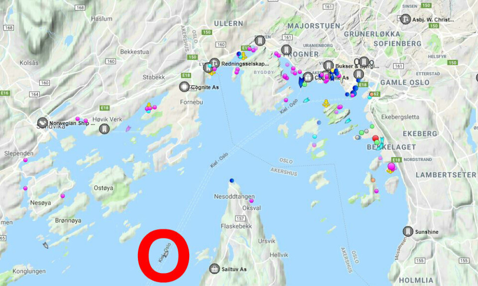 Hangarskip-kjempen «USS Iwo Jima» på visitt i lokale farvann