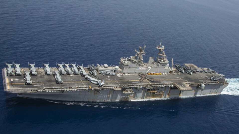 Hangarskip-kjempen «USS Iwo Jima» på visitt i lokale farvann