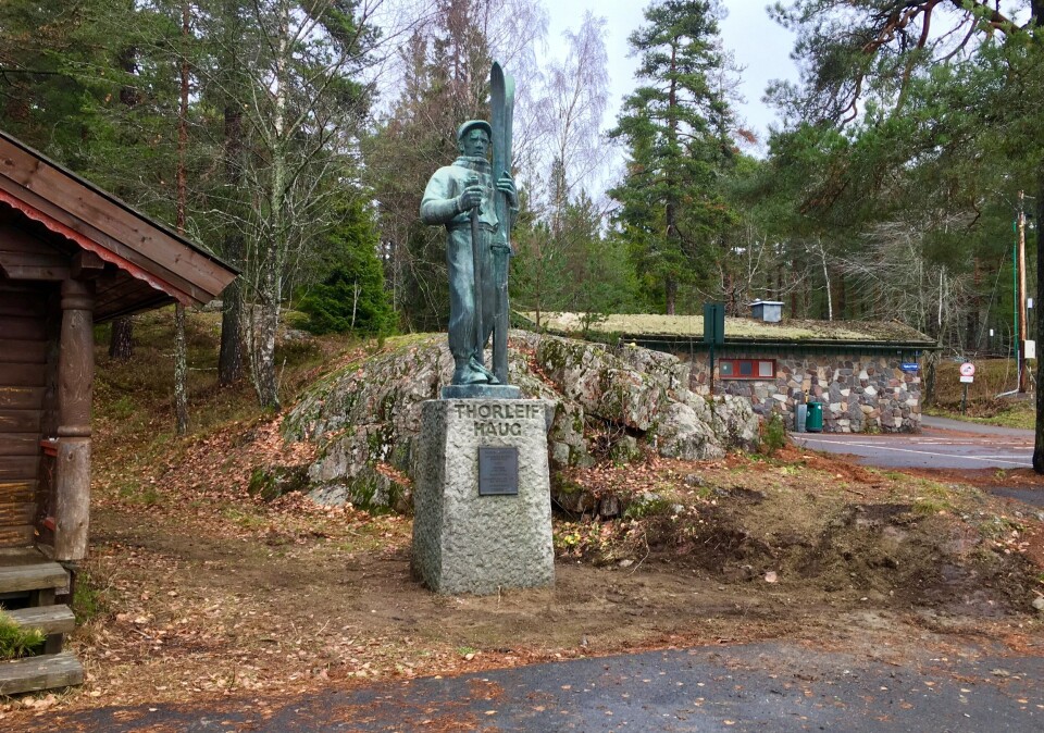 PÅ PLASS: Skilegenden er på plass på Spiralen. (FORO: JAN ARNE DAMMEN)