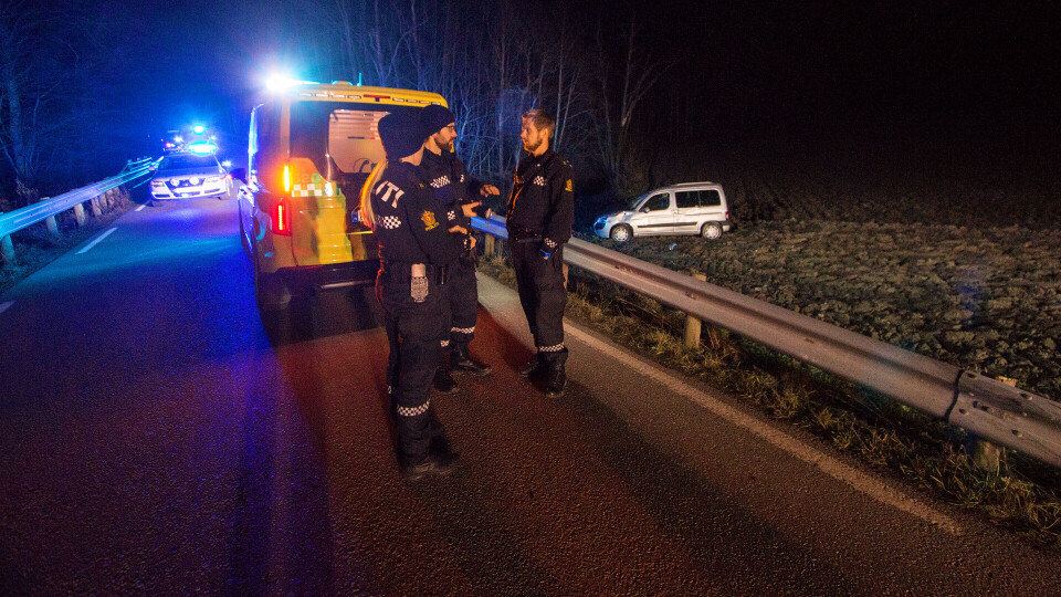 Totalvraket bilen i rundvelt - havnet på jorde