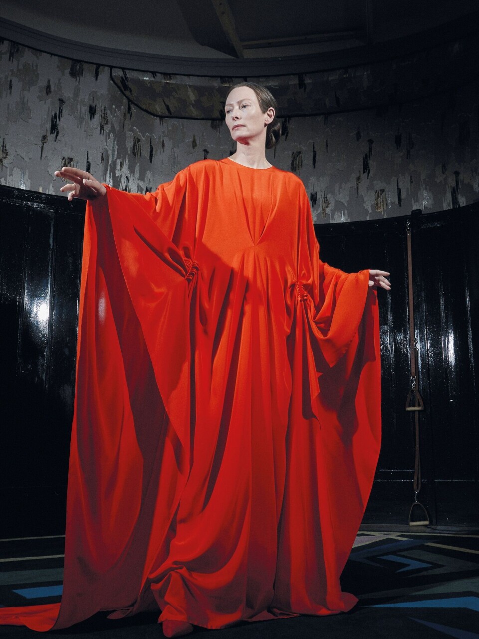 DANSEKOMPANIETS STJERNETRENER: Tilda Swinton spiller den mystiske Madame Blanc