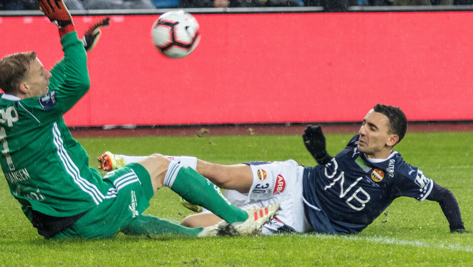NÆRE: Mos var farlig gjennom og alene med keeper ved flere anledninger.