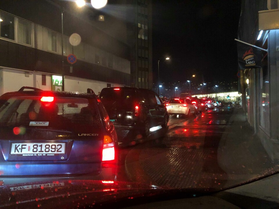 KAOS: Det oppstår stadig uheldige og trafikkfarlige situasjoner i forbindelse med den nye inn- og utkjørselen i Blichsgate.