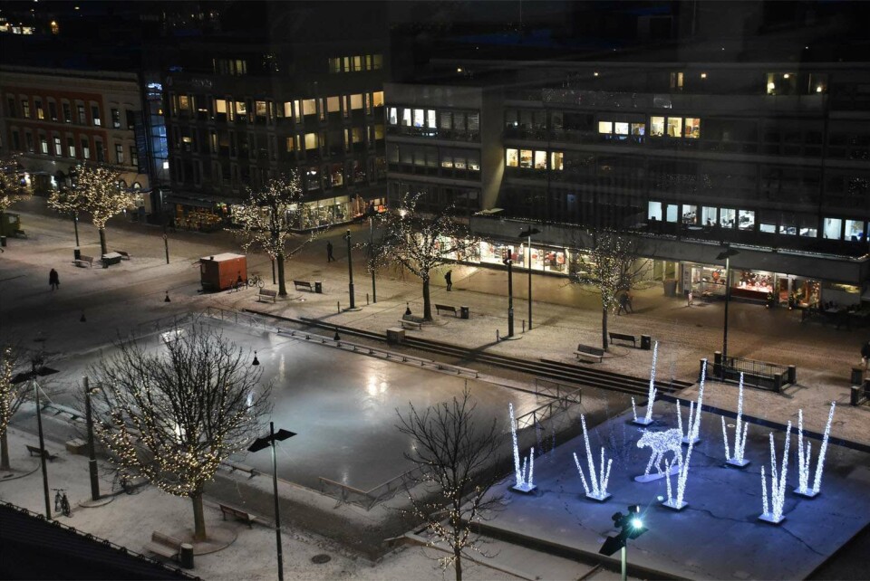 MÅLET: Bragernes torg er julepyntet, og her lokker Torgisen med blank og flott is. Målet er at det snart er is igjen på Øvre Bragernes torg.
