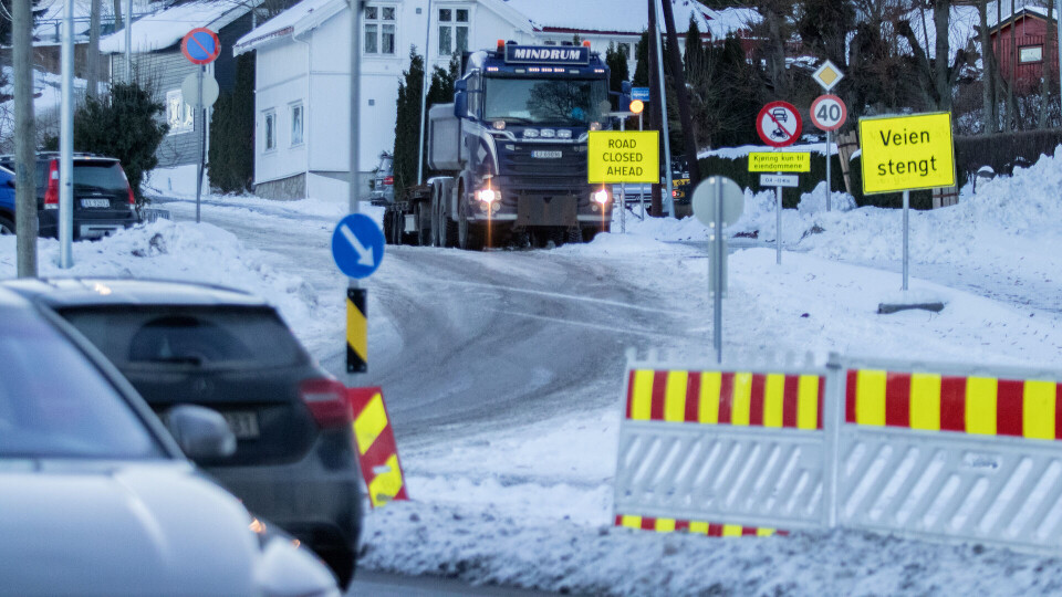STENGT: Foreløpig er det omkjøring, men snart blir hverdagen enklere for både bilister og busspendlere.