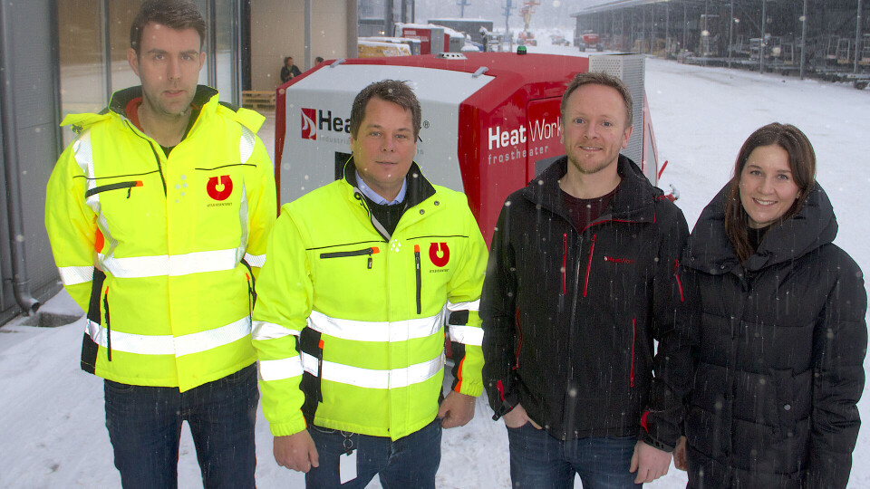 AVTALE: Teknisk ansvarlig Ole Blakisrud (t.v.) og salgs- og markedssjef i Utleiesenteret AS, Morten Dahl, med salgsleder Tommy Larsen og markedansvarlig og medeier Kristin Markussen fra Heatwork.