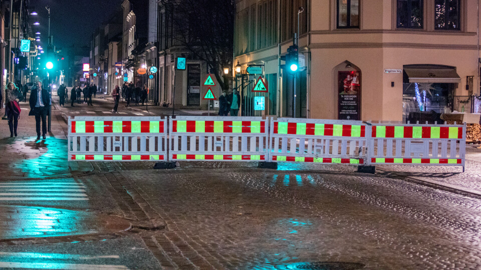 Fullt av fulle folk i veibanen - måtte sperre Engene for trafikk