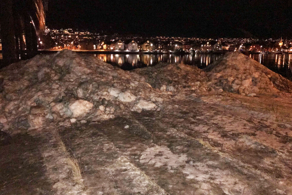 Fra tidligere år har politiet ved flere anledninger stoppet og bøtelagt slik at aktivitet når de kommer over det, så helt risikofritt er det ikke å dumpe ulovlig i elva.