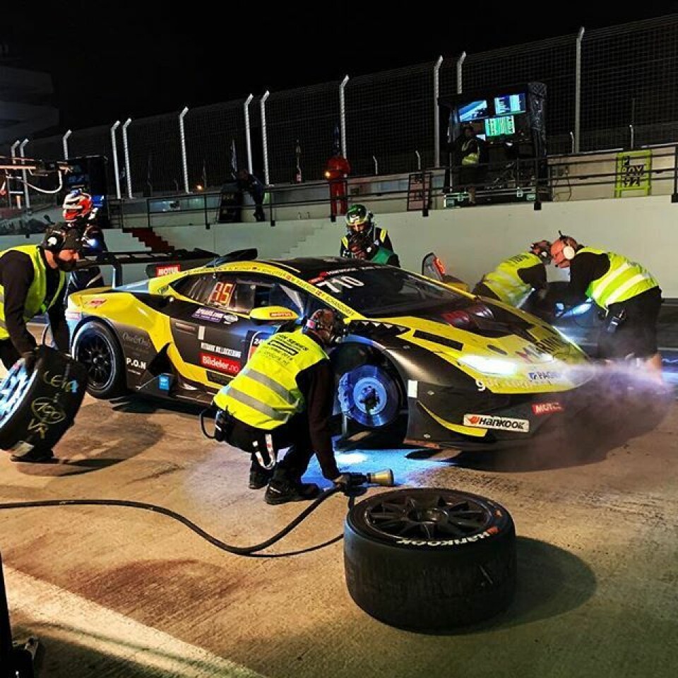 18-åringen var yngstemann på laget til det tyske teamet Leipert Motorsport. De øvrige førerne på laget var Frederik Schandorff fra Danmark, Jake Rattenbury fra England, Harald Schlotter fra Tyskland og Kaled Al Mudhaf fra Kuwait.