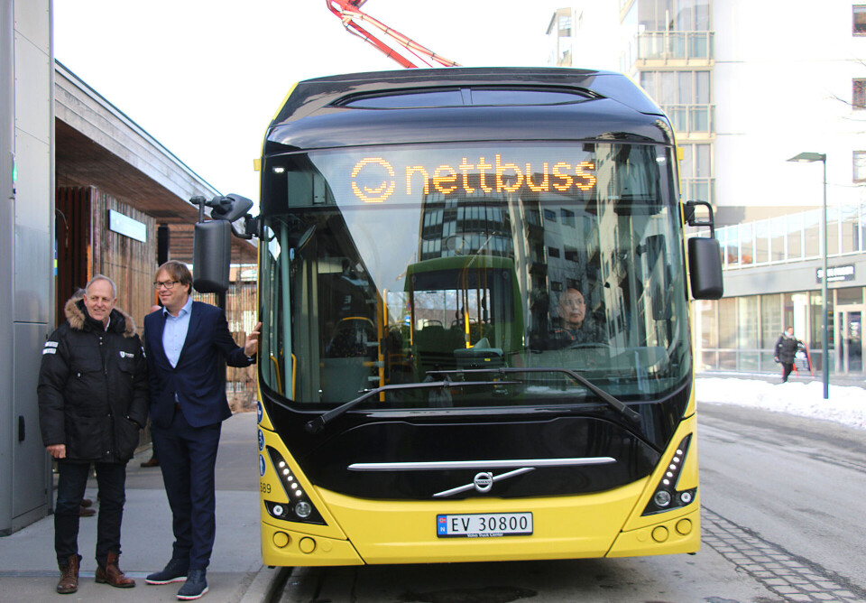 VOLVO 7900: En splitter ny og elektrisk buss stod klar for overlevering på plattform D på Drammen busstasjon mandag ettermiddag.