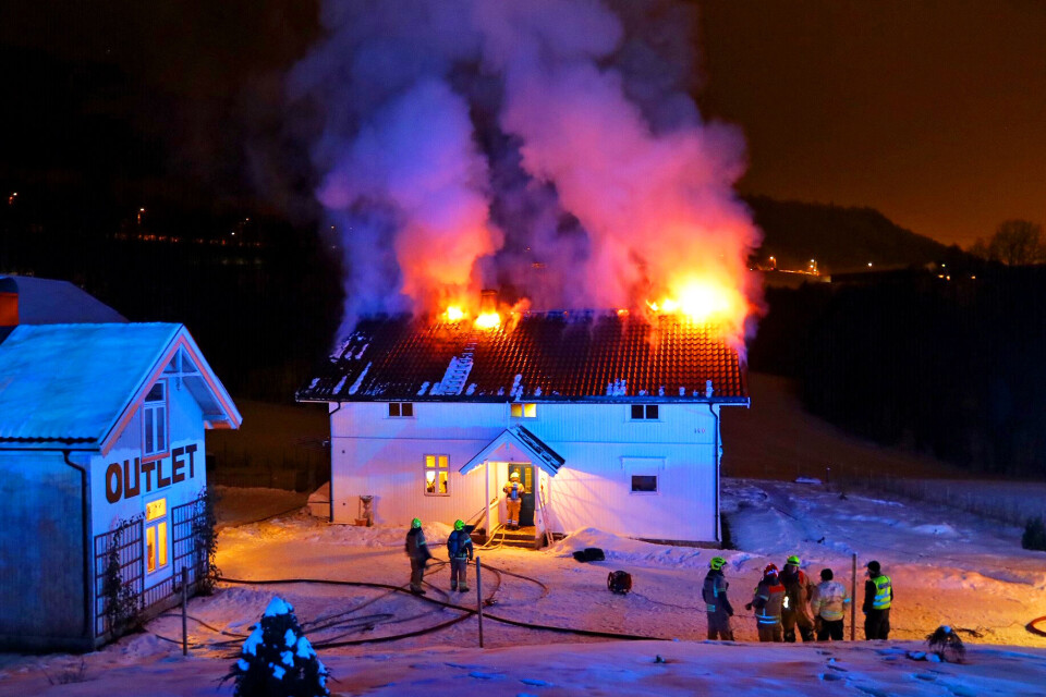 Hovedhuset på Lier-gård totalskadd i brann
