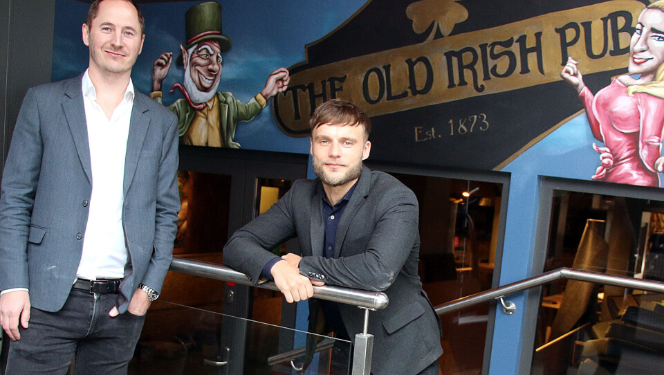 OLD IRISH: Styreleder Peder Blak og PR-sjef Kasper Toft Jørgensen gleder seg til åpningen i Drammen.