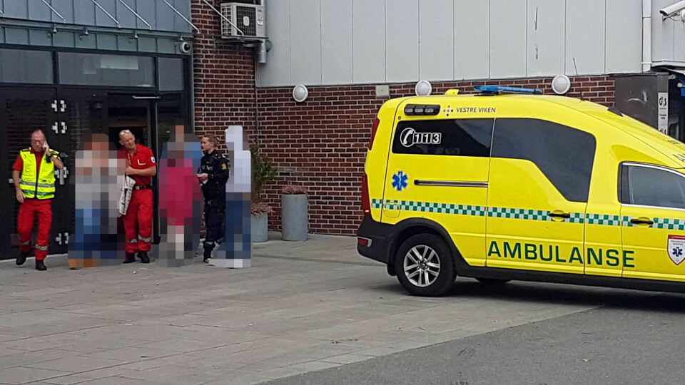 DRAMATISK: 19-åringen etterlot jenta i en blodpøl og løp mot skogen. Nå er han tiltalt for drapsforsøk.