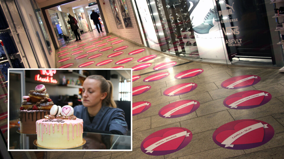 WALK OF LOVE: Gangene på Magasinet kjøpesenter er dekket med navnene til 300 par.
