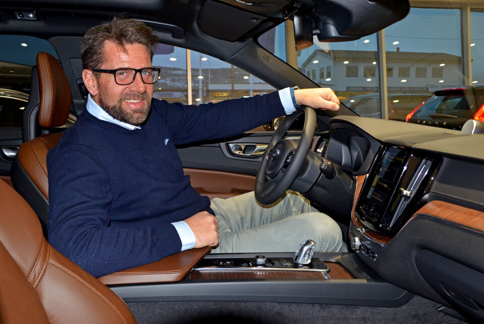 I SIGET: - Vi opplever et forrykende Volvo-år, fastslår Hans Erik Kosberg, plassjef hos Volvo på Bilia Drammen. (FOTO: FRANK WILLIKSEN / DRM24)