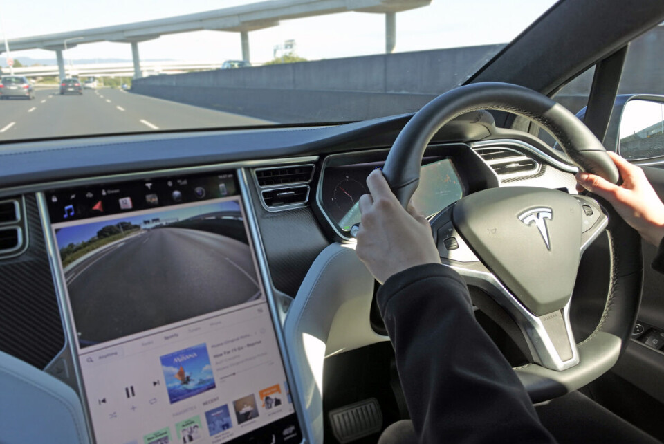 - UNIKT SYSTEM: Kommunikasjonssjefen i Tesla sier bilene har et unikt system som registrerer alt bilen foretar seg. Her fra en nyere model 3. (ILLUSTRASJONSFOTO: ISTOCK / GETTYIMAGES)