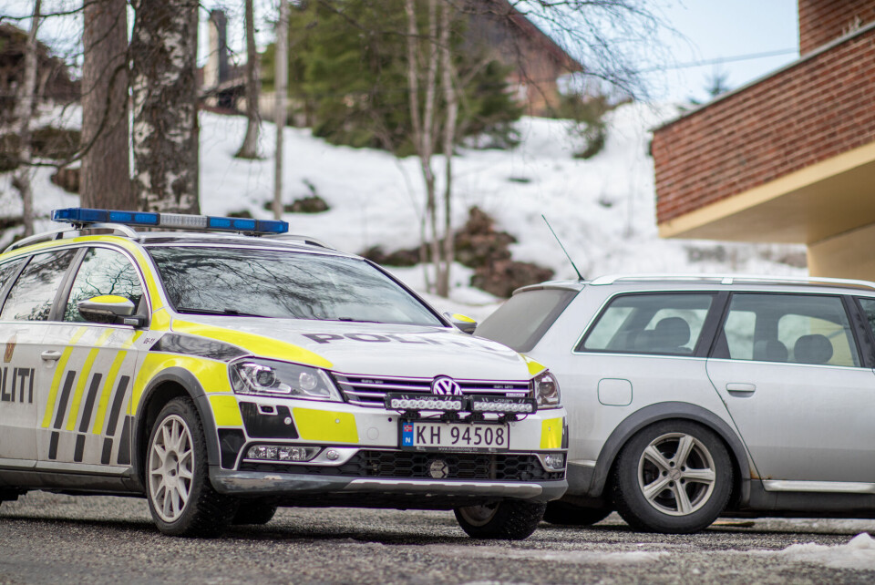 RANSAKET ADRESSE: Politiet ransaket en leilighet i nærheten i forbindelse med biltyveriet.
