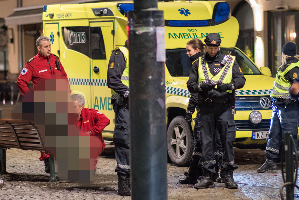 OVERSTADIG BERUSET: Politiet tilkalte bistand fra ambulanse for å sjekke ut flere personer som ikke var i stand til å ta vare på seg selv.